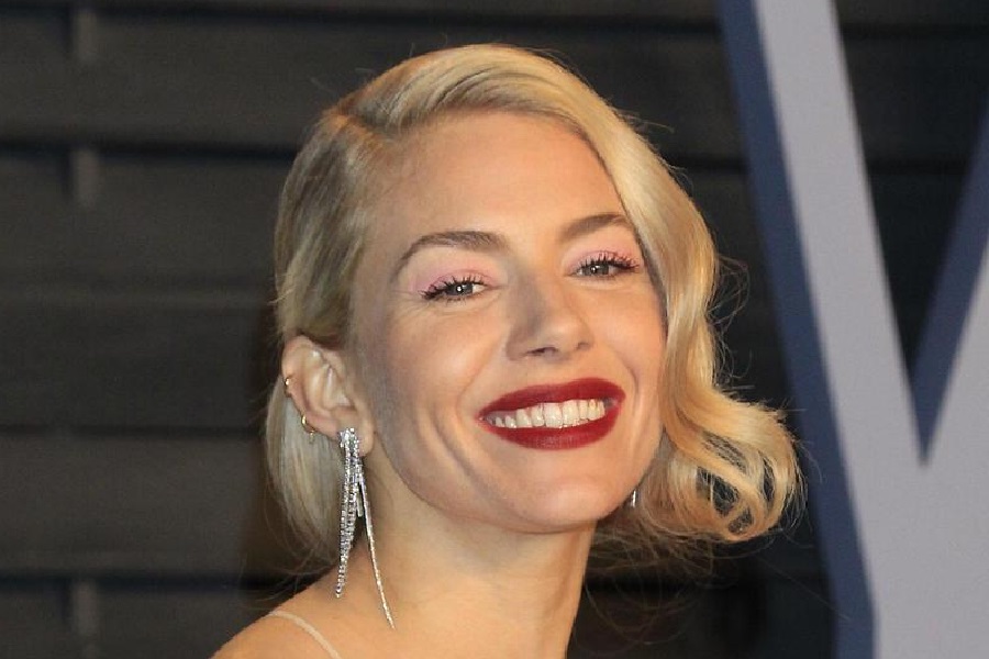 Sienna Miller in dolce attesa: il compagno Oli Green sarà il padre del suo primo bambino!