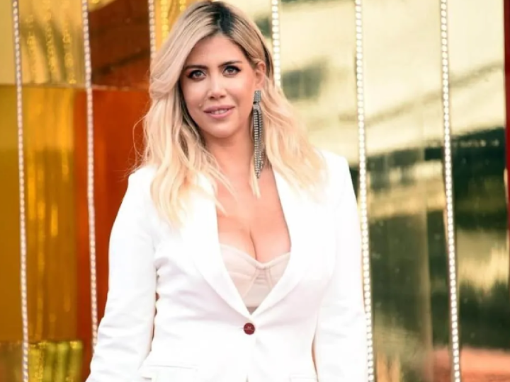 Wanda Nara sbarca allo stadio come la numero uno dei fan di Icardi! E non è sola!
