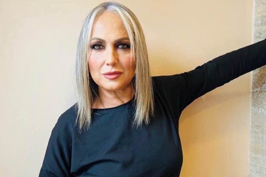 Alessandra Celentano e le stranezze di un rigido regime militare: basta sbadigli!