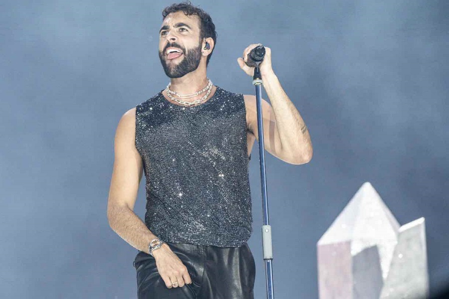 Mengoni fa ritorno a Ronciglione: la scottante reazione ai desideri dei fan!