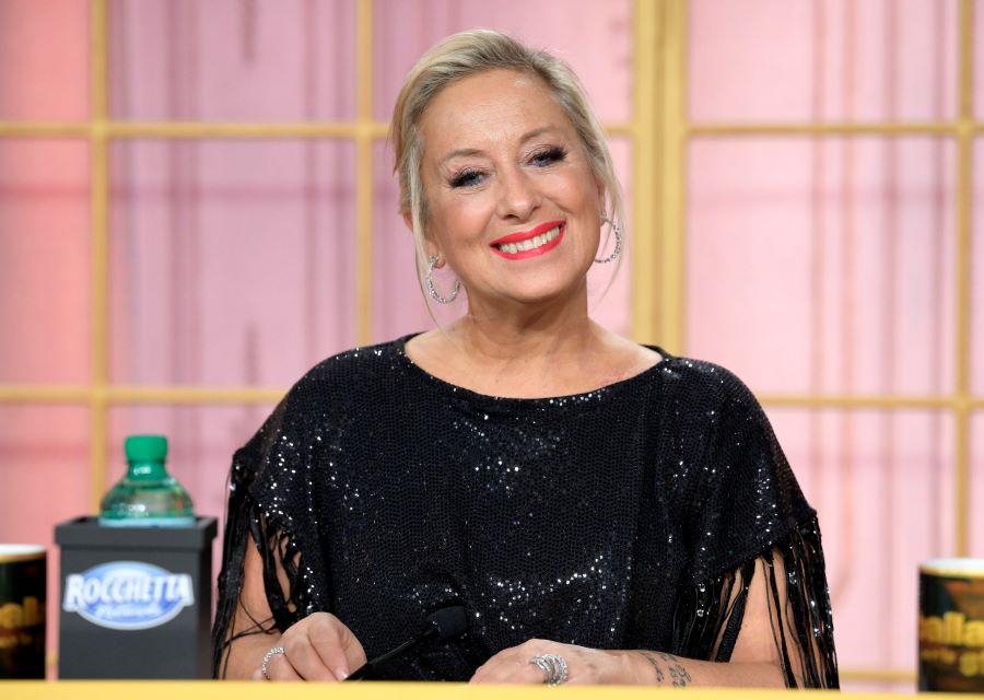 Carolyn Smith: il terribile annuncio sconvolge i fan. Le parole di gratitudine a Milly Carlucci commuovono tutti!