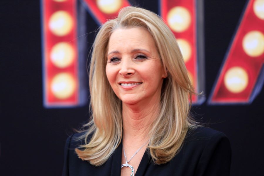 Lisa Kudrow (Phoebe in “Friends”) dopo la scomparsa di Matthew Perry, ha deciso di adottare il suo cane!