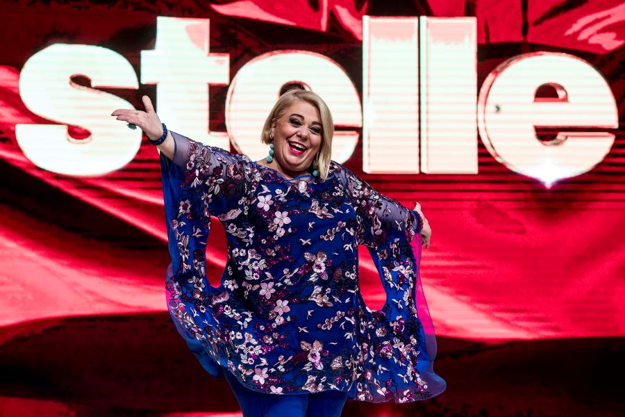 Rossella Erra in lacrime per gli insulti ricevuti. Il terribile racconto in tv, lascia tutti senza parole!