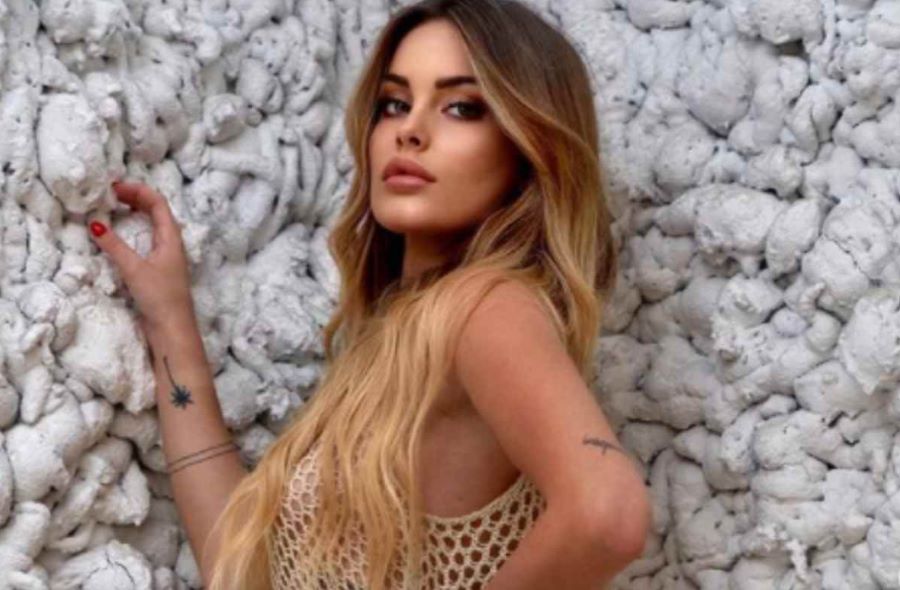 Sophie Codegoni ospite de “Il mercante in fiera” punta tutto sulla carta Le Corna. Il motivo crea scalpore!