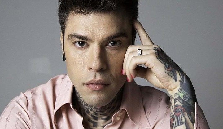 Crisi invisibile: come Fedez sta combattendo per la mente della Generazione Z!