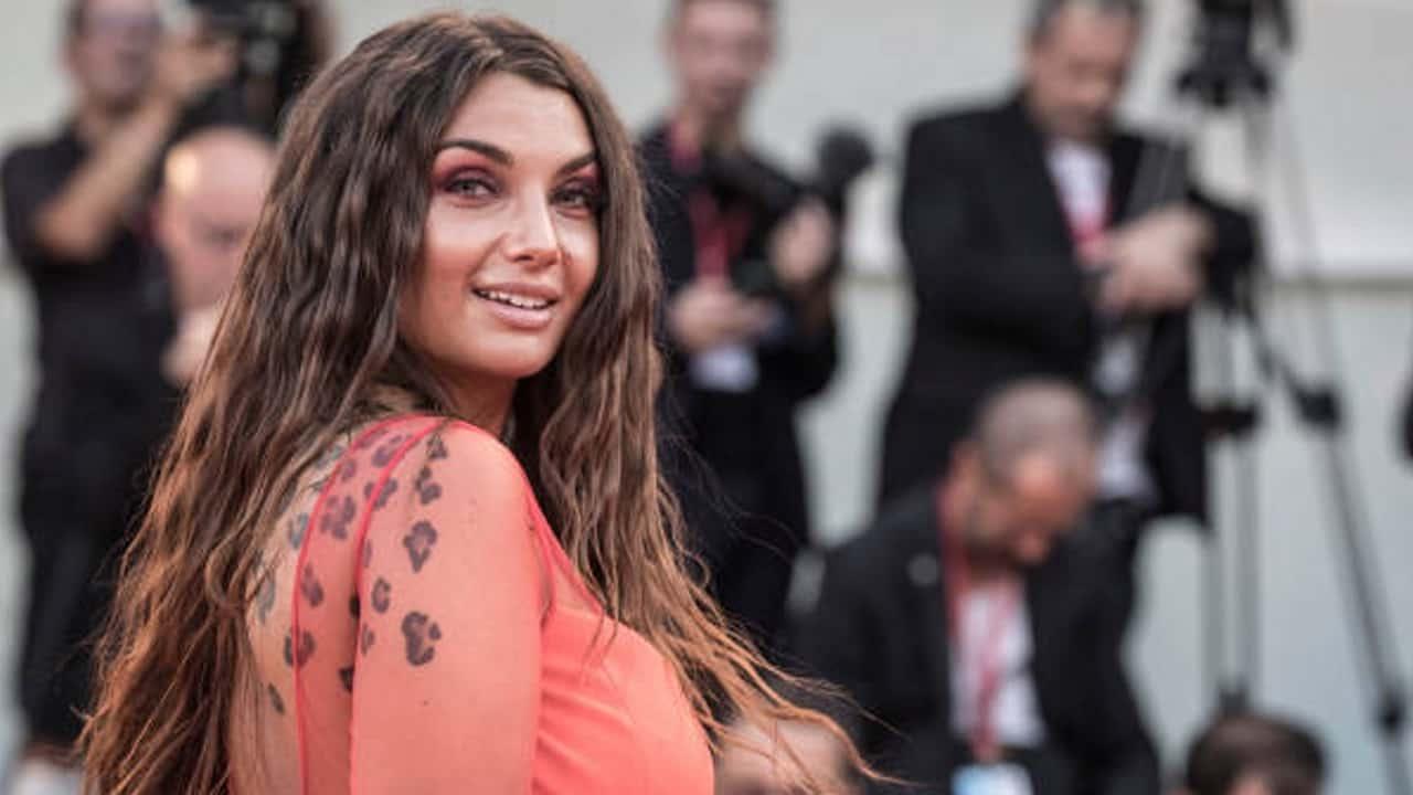 Il mistero della malattia di Elettra Lamborghini: Cosa è successo in volo?