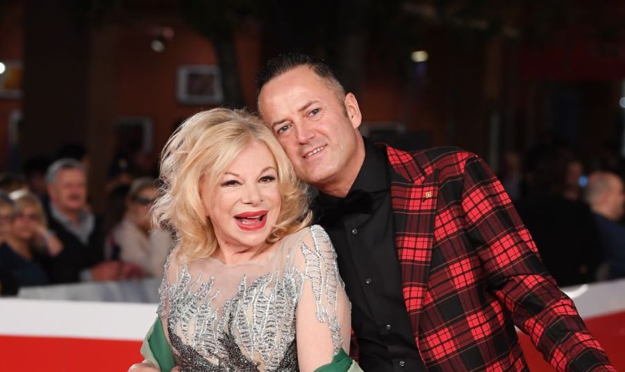 Sandra Milo e lo strano rapporto con il fidanzato di 37 anni più giovane. Ecco tutte le indiscrezioni!